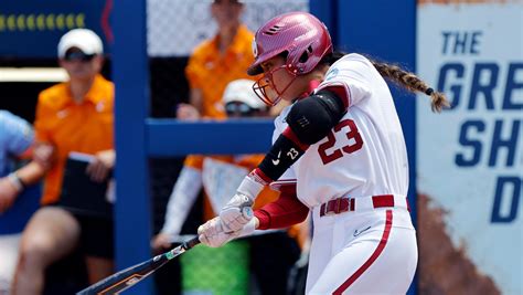 Oklahoma tops Tennessee 9-0 to win 50th straight, advance to Women’s College World Series semifinals